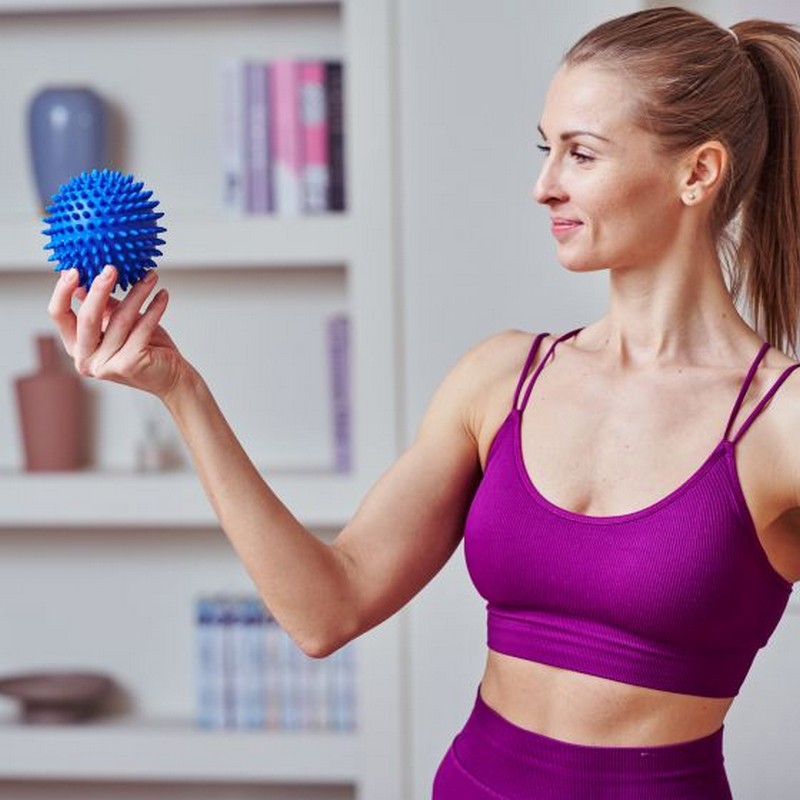 Массажный мяч TOGU Spiky Massage Ball 464000\BL-00-00 синий 800_800