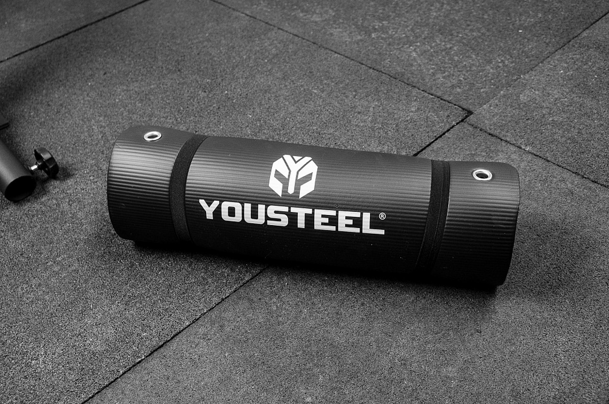 Фитнес коврик YouSteel 183х58х1,5 см черный, с кольцами 1200_795